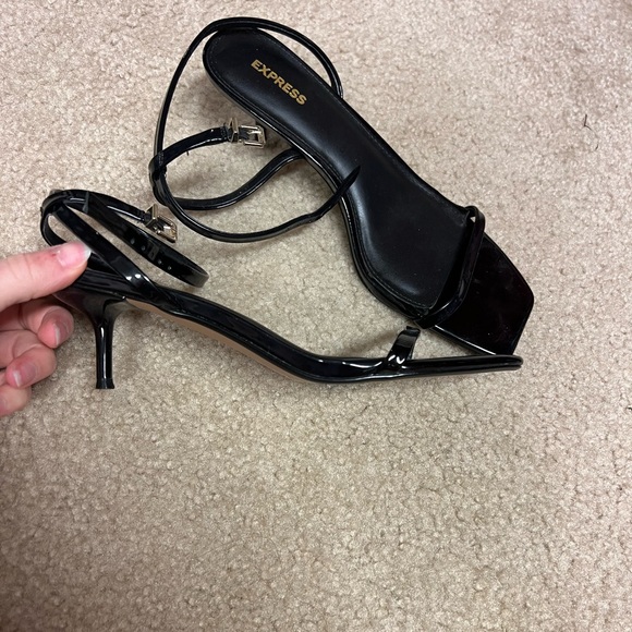 tiny heels! - Picture 2 of 3